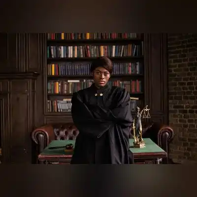 罗英